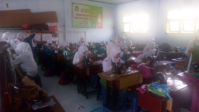 Pelaksanaan Uji Kompetensi Kejuruan (UKK) SMK Al Basyariyah Pilangkenceng Tahun Ajaran 2015/2016